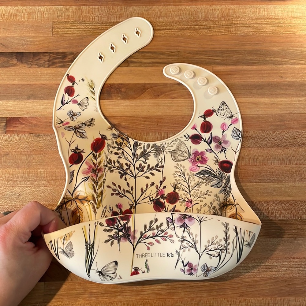 Three little tots silicone bib